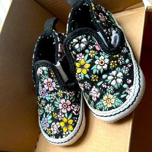 Very spring vibe van shoes. If interested I have junio size 7 for mom. Size 3